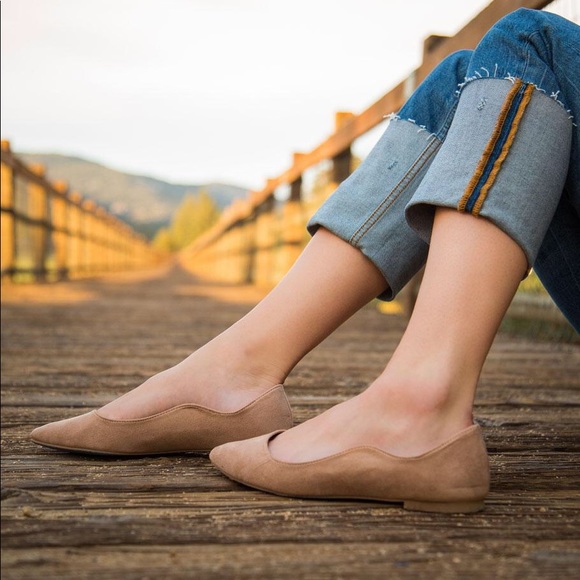 Shoes - Warm Taupe scallop trim pointed toe flats